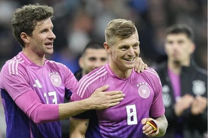 كروس يتخذ قراره النهائي بشأن عرض ريال مدريد 66042e604c59b75a9741b05f