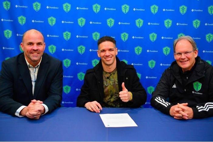 لاعب يوقع أقصر عقد في تاريخ كرة القدم main_image65e46e260c67f