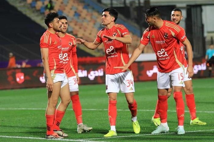 لماذا يطارد الأهلي نجوم الزمالك؟ 2025324123216870D