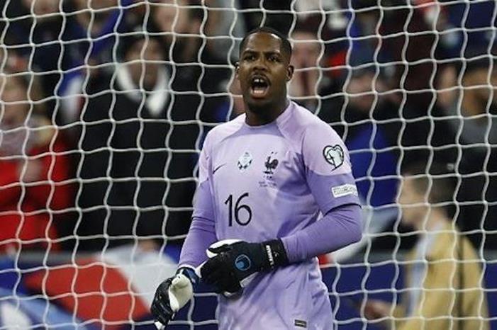 حارس مرمى فرنسا يكشف سر تألقه في ركلات الترجيح أمام كرواتيا ماينان1