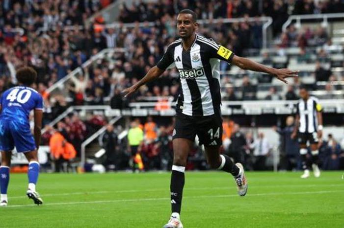 ليفربول يتجاوز برشلونة في سباق الوصول لتوقيع إيزاك ايزاك-1