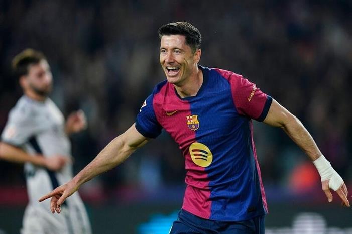 برشلونة يهزم أوساسونا وينفرد بالصدارة 67e5d021423604452562e70f