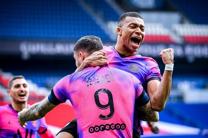 415892-EzQlGXoVUAEd-Km