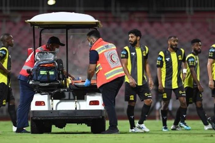 عملية عاجلة لنجم الاتحاد.. كارثة تخدم الهلال والشباب 2F68980044458
