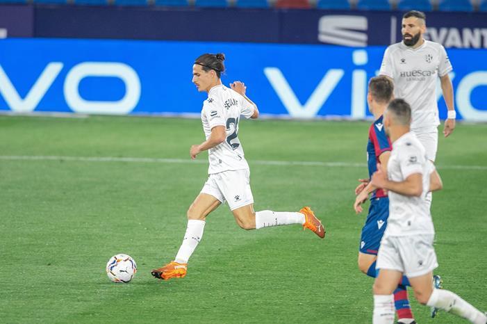 هويسكا يشعل صراع مناطق الهبوط بالدوري الإسباني 1939667-ليفانتي-ضد-هويسكا-(2)