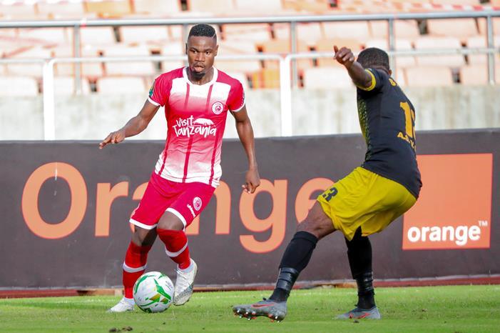 بطل تنزانيا يتصدر مجموعة الأهلي بحضور جماهيري ضخم 1681468-سيمبا-ضد-فيتا-كلوب-(3)