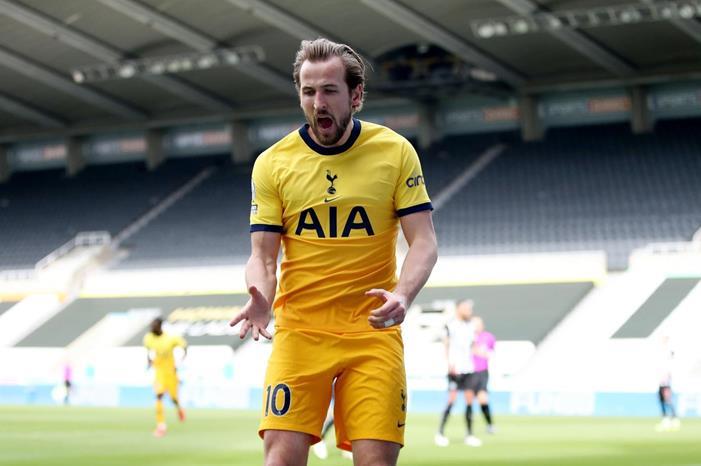 نيوكاسل يزيد من متاعب مورينيو !! هاري-كين