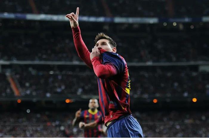 ميسي يودع برشلونة ويخوض الكلاسيكو الأخير له يوم السبت! EyetG1CWEAQ-UWU