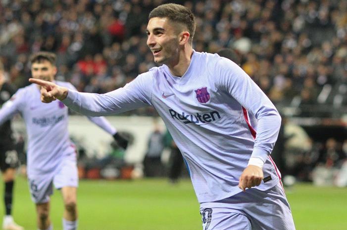 صحوة برشلونة تقرب مانشستر سيتي من مكافأة جديدة 521056-1174115273