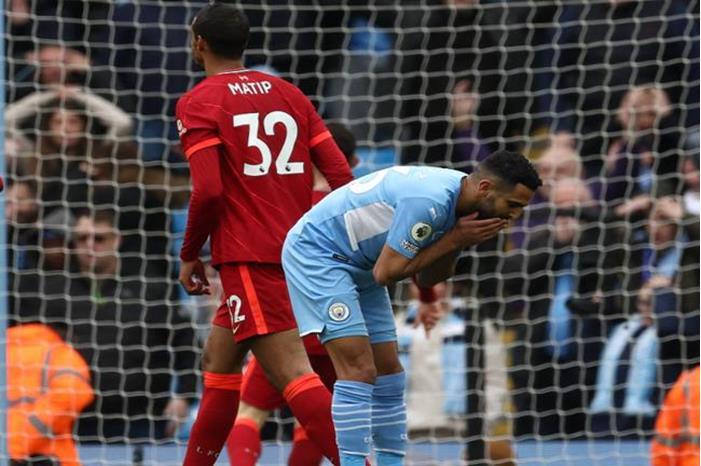 شاهد.. محرز يهدر فرصة ذهبية في وقت قاتل أمام ليفربول 6253cb884c59b7487e4999f1