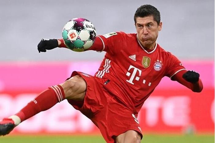 أوليفر كان: لسنا مجانين للتخلي عن ليفاندوفسكي 6256e2f64c59b7355d69b15b