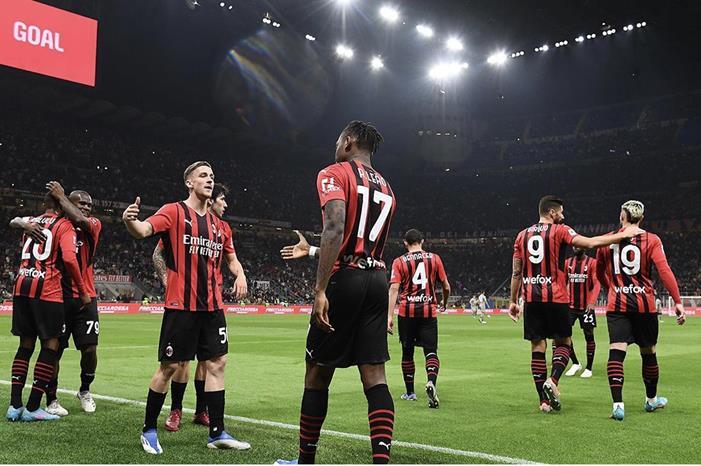 ميلان يستعيد صدارة الدوري الإيطالي من الإنتر MIL-GEN