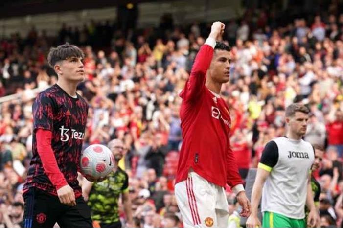 رونالدو يمنح كرة الهاتريك لناشىء اليونايتد 7680490_1650137183