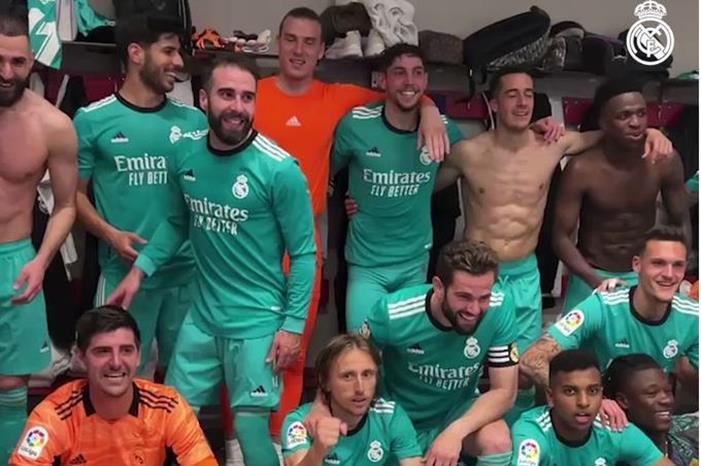 شاهد.. احتفالات جنونية لنجوم ريال مدريد في غرفة الملابس 100593-لاعبى-ريال-مدريد