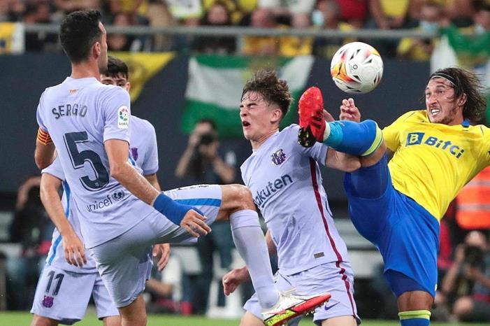 برشلونة يستضيف قادش بالدوري الاسباني cadiz-barcelone