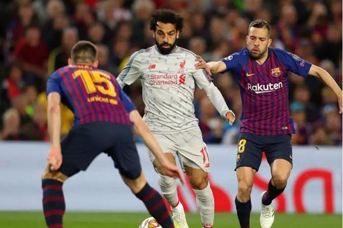 برشلونة يفضل ضم محمد صلاح على ليفاندوفيسكي 5555