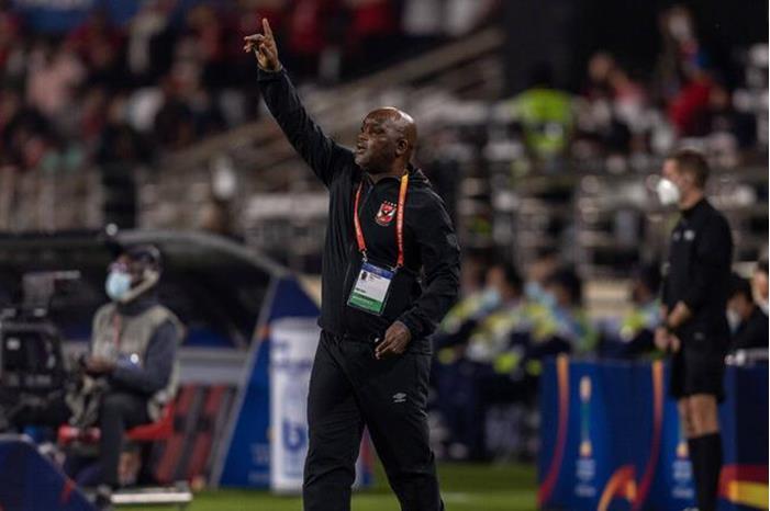 موسيماني يثير جدلا واسعا بتصرفه في لقاء الرجاء 626647564236047ab77117ad (1)