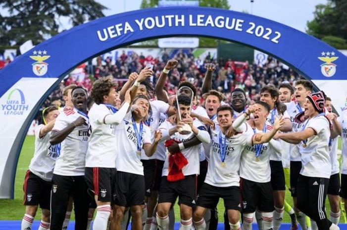 بنفيكا يتوج بلقب دوري أبطال أوروبا للشباب cdn4.premiumread