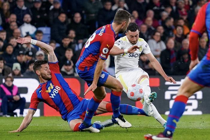 ليدز يخطف نقطة هامة من معقل كريستال بالاس 354371-كريستال-بالاس-ضد-ليدز-(1)