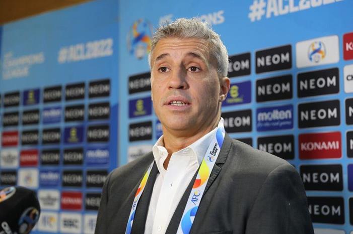 كريسبو : لدينا وقت طويل للتحضير للدور القادم Hernan-Crespo-Al-Duhail-v-Sepahan-ACL2022-Reaction