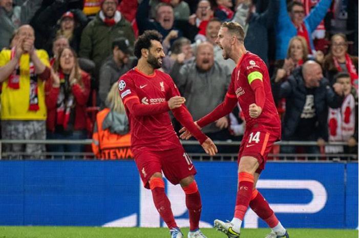محمد صلاح يكسر نحسه في دوري الأبطال بهدية لماني 626a246b4236044a374362aa