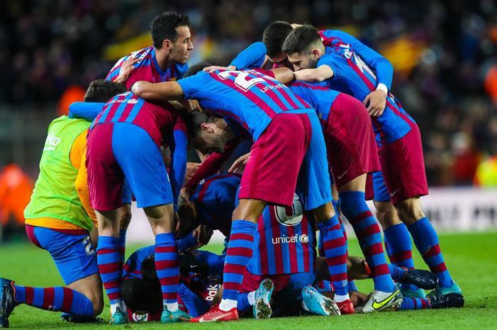 برشلونة يلاحق صدارة ريال مدريد rqVN3