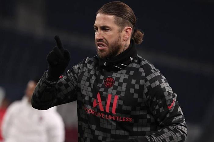 راموس يتجاهل الرد على جمهور باريس 16490187669059