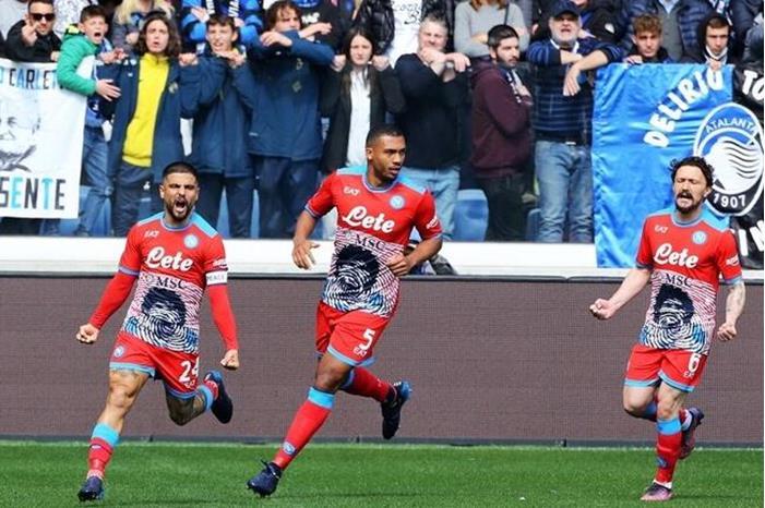 نابولي يفوز على أتالانتا بالدوري الايطالي 6249d1b04236047525216e81