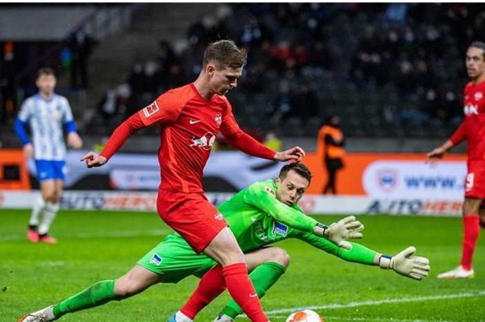 الإصابة تبعد شفولو عن هيرتا برلين afp_20220221_20220221-afp_323l4wb_afp