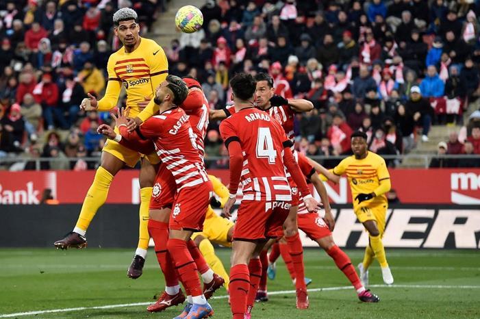 برشلونة يواجه جيرونا بالدوري الإسباني 236