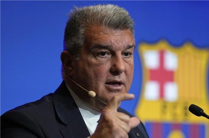 لابورتا: يحاولون إغراق برشلونة epa_soccer_2023-02_2023-02-09_2023-02-09-10456540_epa