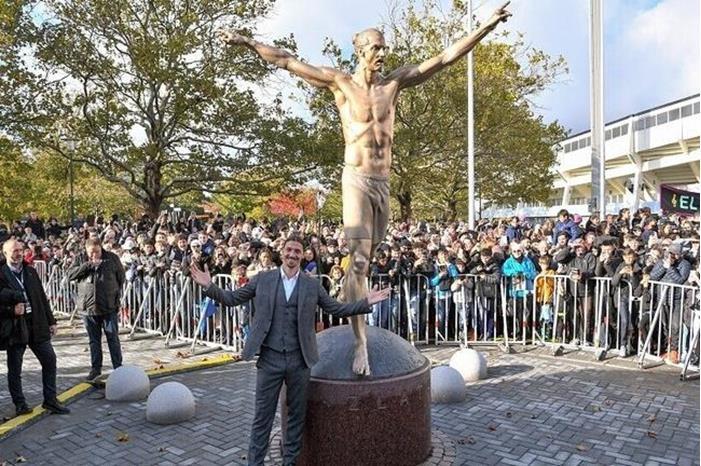 مجهولون يعرضون أنف تمثال اللاعب زلاتان إبراهيموفيتش للبيع بـ120 ألف دولار 643b96c04236041b771bf01d