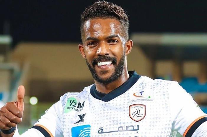 الشباب السعودي يفسخ عقد نواف العابد 1