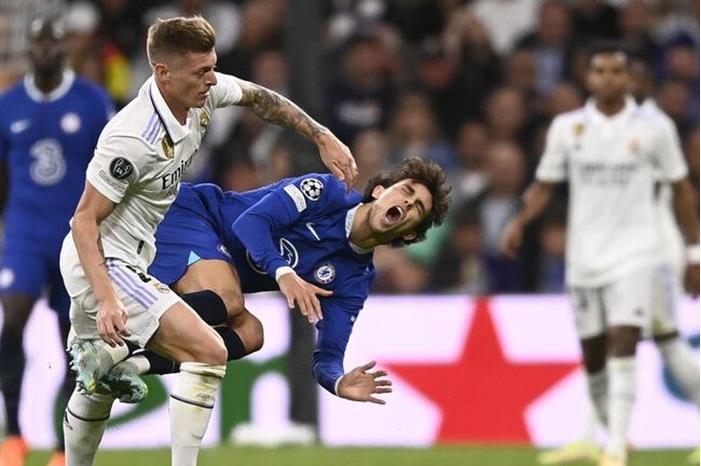 نجم تشيلسي يثير الجدل عقب الهزيمة أمام ريال مدريد في دوري الأبطال (صورة) 643f6ba34c59b762ce6f9834