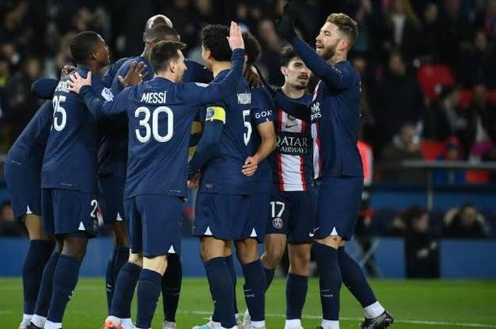 1678712141_باريس-سان-جيرمان-يطرد-نجم-الفريق-إلى-النصر-السعودي