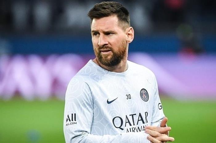 تشافي يبلغ لاعبي برشلونة بعودة ميسي 20234211130486211Q