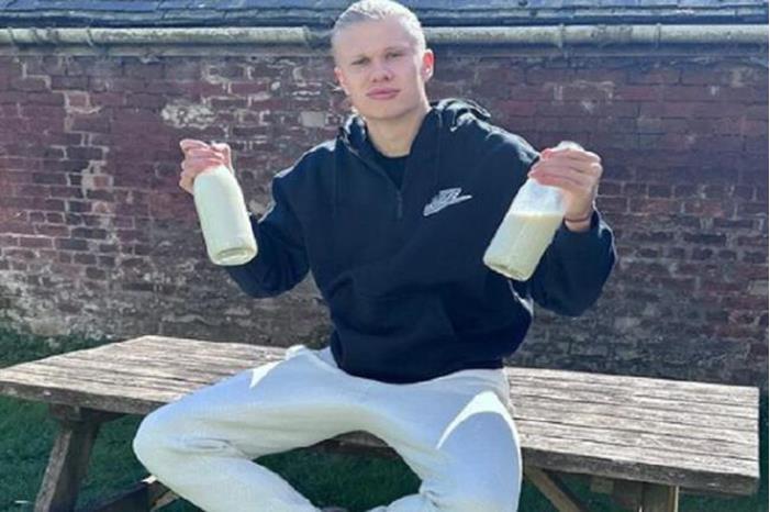 يعد أحد أسباب تألقه.. ما هو محتوى مشروب هالاند السحري؟ 64429a1e4c59b72948012612