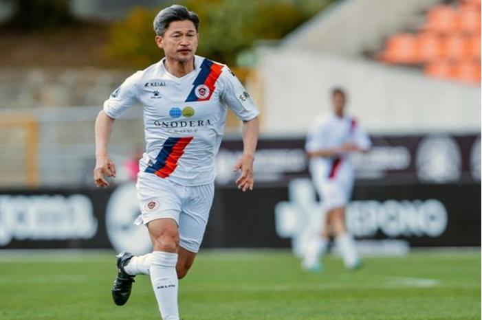 المهاجم الياباني ميورا يستهل مشواره في البرتغال بعمر الـ56 6444fe47423604378532833d