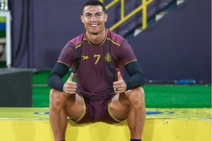 رونالدو يتحول إلى مصور في تدريبات النصر السعودي  (صور) 64462e29423604606416219d