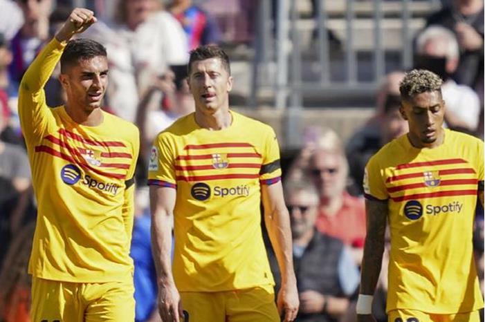 برشلونة يتغلب على أتلتيكو ويحكم قبضته على الصدارة 64455a1e4c59b7015a2fa873