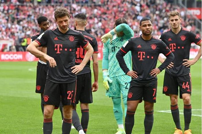 بايرن ميونخ يقرر التضحية بأسطورة النادي 64477296423604100b10282d