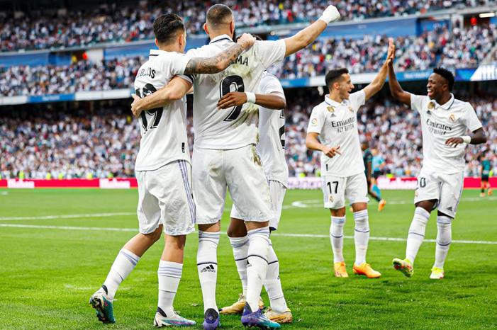 هاتريك بنزيما يقود ريال مدريد لإكتساح ألميريا Fu5e_-AWwAIAvMn