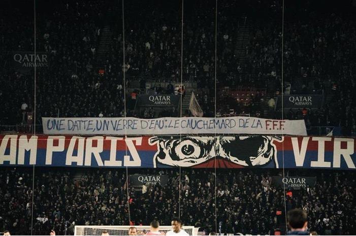 جماهير باريس ترد بقوة على قرار منع إفطار اللاعبين 1680466405