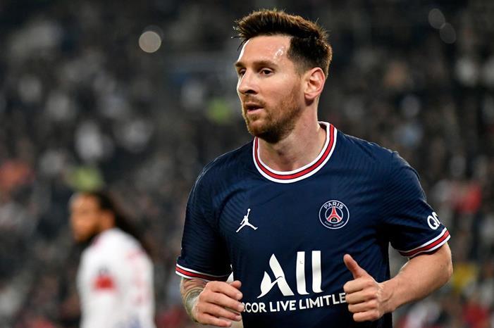 مانشستر يونايتد يغري ميسي بالقميص رقم 7 19_2021-637684334913104431-310