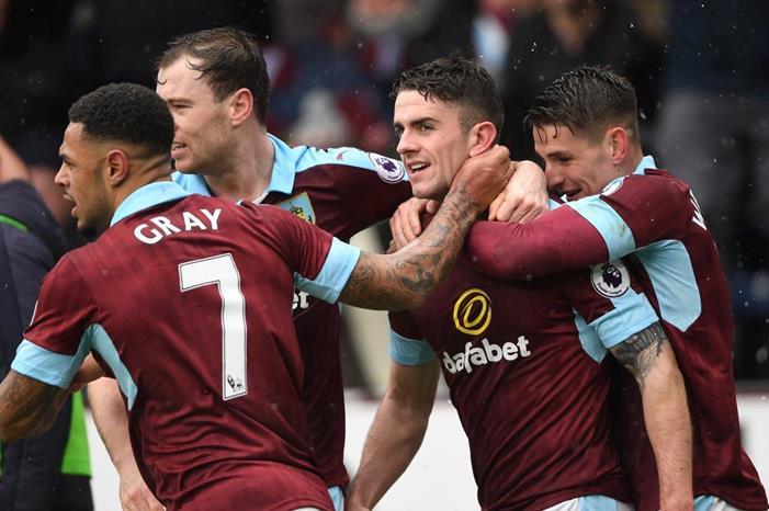 بيرنلي يعود إلى الدوري الإنجليزي الممتاز Burnley