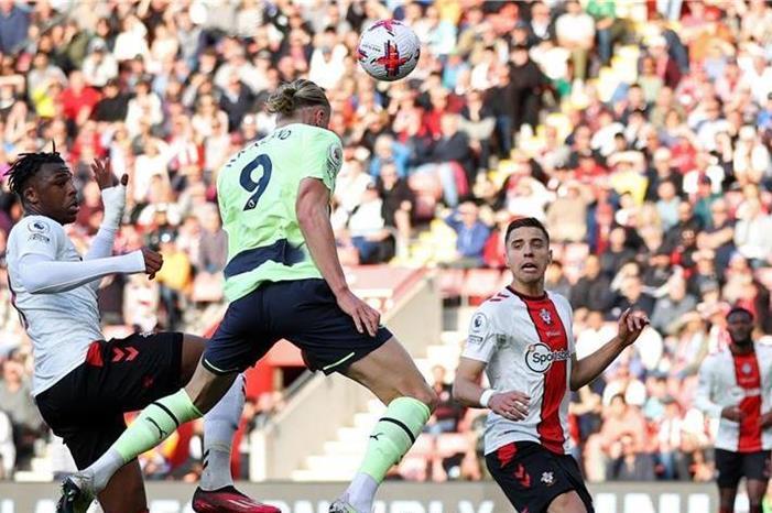 مانشستر سيتي يواصل مطاردة آرسنال على أنقاض ساوثهامبتون afp_20230408_20230408-afp_33cv8lf_afp