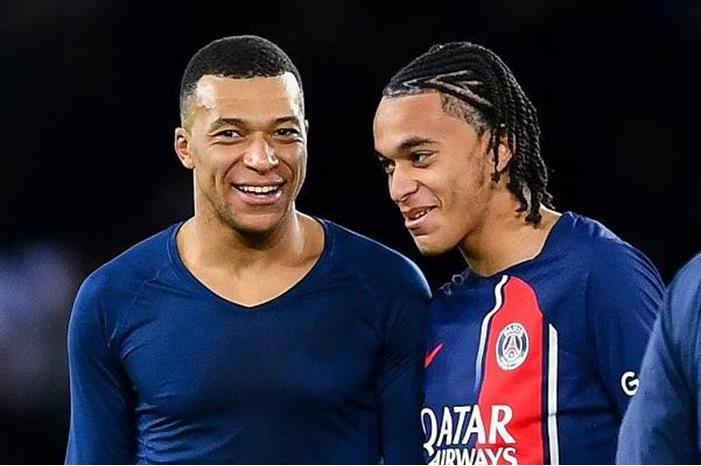 138-123033-kylian-mbappe-ethan-psg_700x400