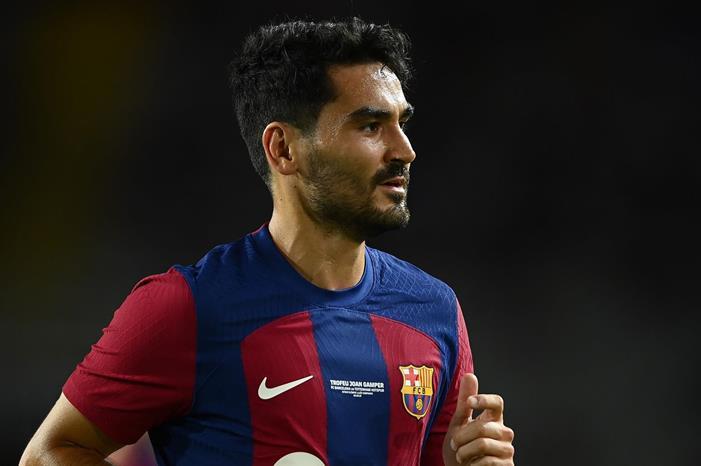 برشلونة يسجل لاعبه الجديد إلكاي غوندوغان