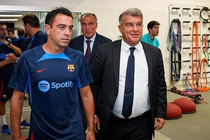 ما هي شروط تشافي للبقاء في برشلونة؟ 192-123133-xavi-conditions-barcelona-stay_700x400