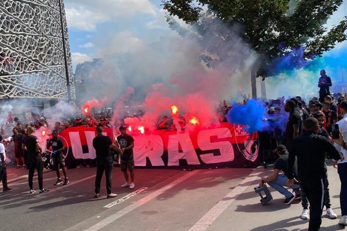 156821-ألتراس-باريس-سان-جيرمان